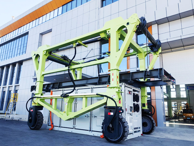 Multi-Purpose Straddle Carriers